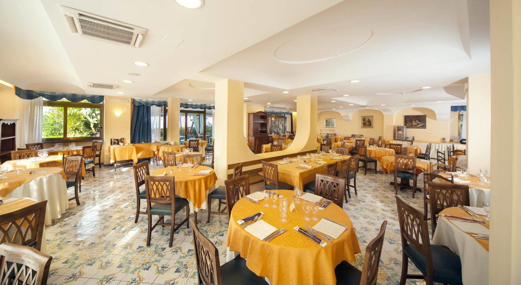 Hotel Ambasciatori Іскія Екстер'єр фото